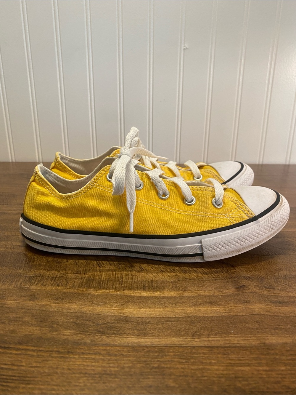 Converse - Kids Yellow low top lace-up Canvas Sneakers - size: YOUTH 3
